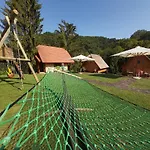 Campo de lujo Glamping Zeleni Turizem Makole