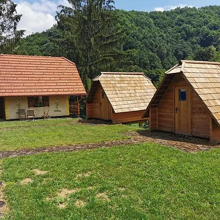 Glamping Naselje Zeleni Turizem Makole